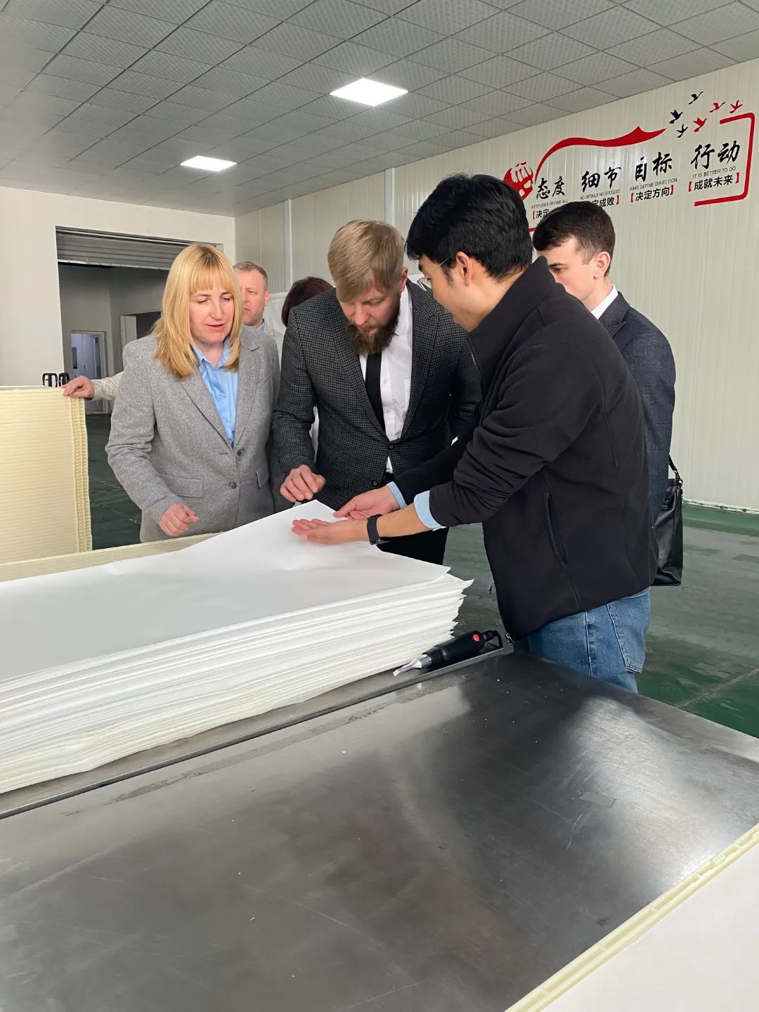 熱烈歡迎白俄羅斯客戶蒞臨我司參觀考察洽談業(yè)務(wù)